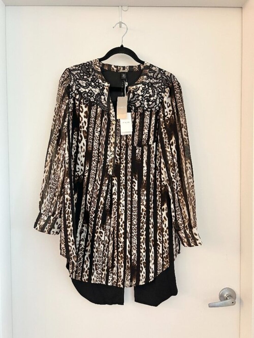 Chico's Black Label Animal Print Half Button Up Woven Zip Back Top Sz 1 (M) NWT